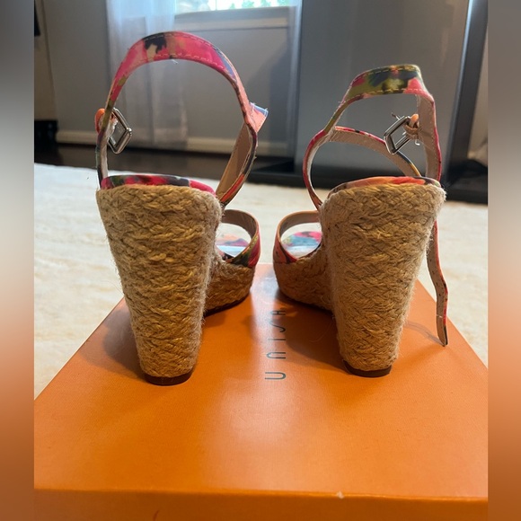 Unisa Espadrilles Pink and Peach floral Wedge Sandals - Picture 10 of 12
